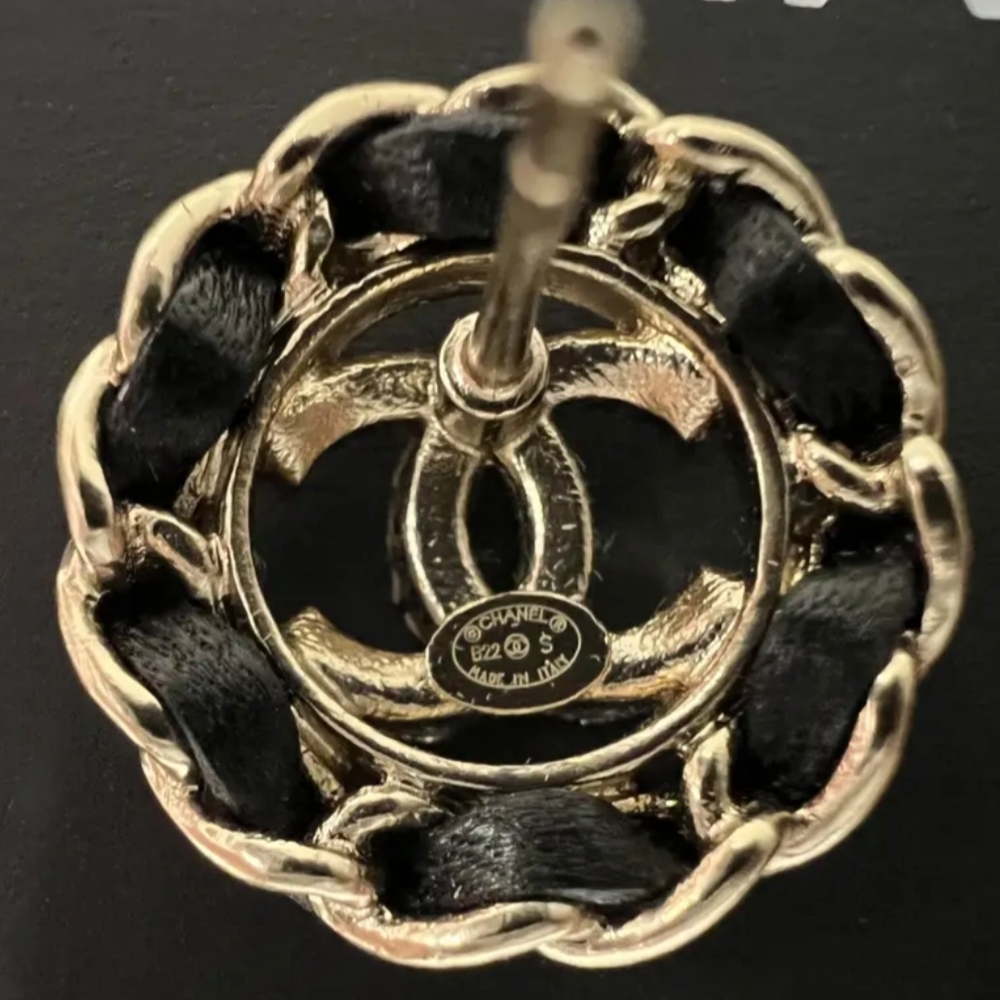 CHANEL Elegant Black and Gold Earrings✨ - Picture 9 of 11